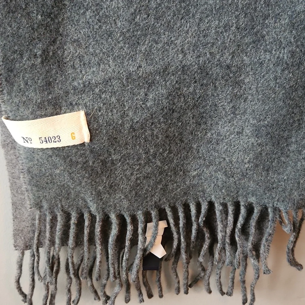 Gap 100% Wool Fringe Scarf Made In Italy - Picture 2 of 4